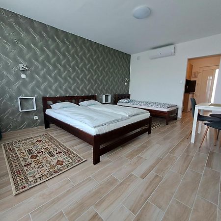 Partside Balatonfuered Apartment ภายนอก รูปภาพ